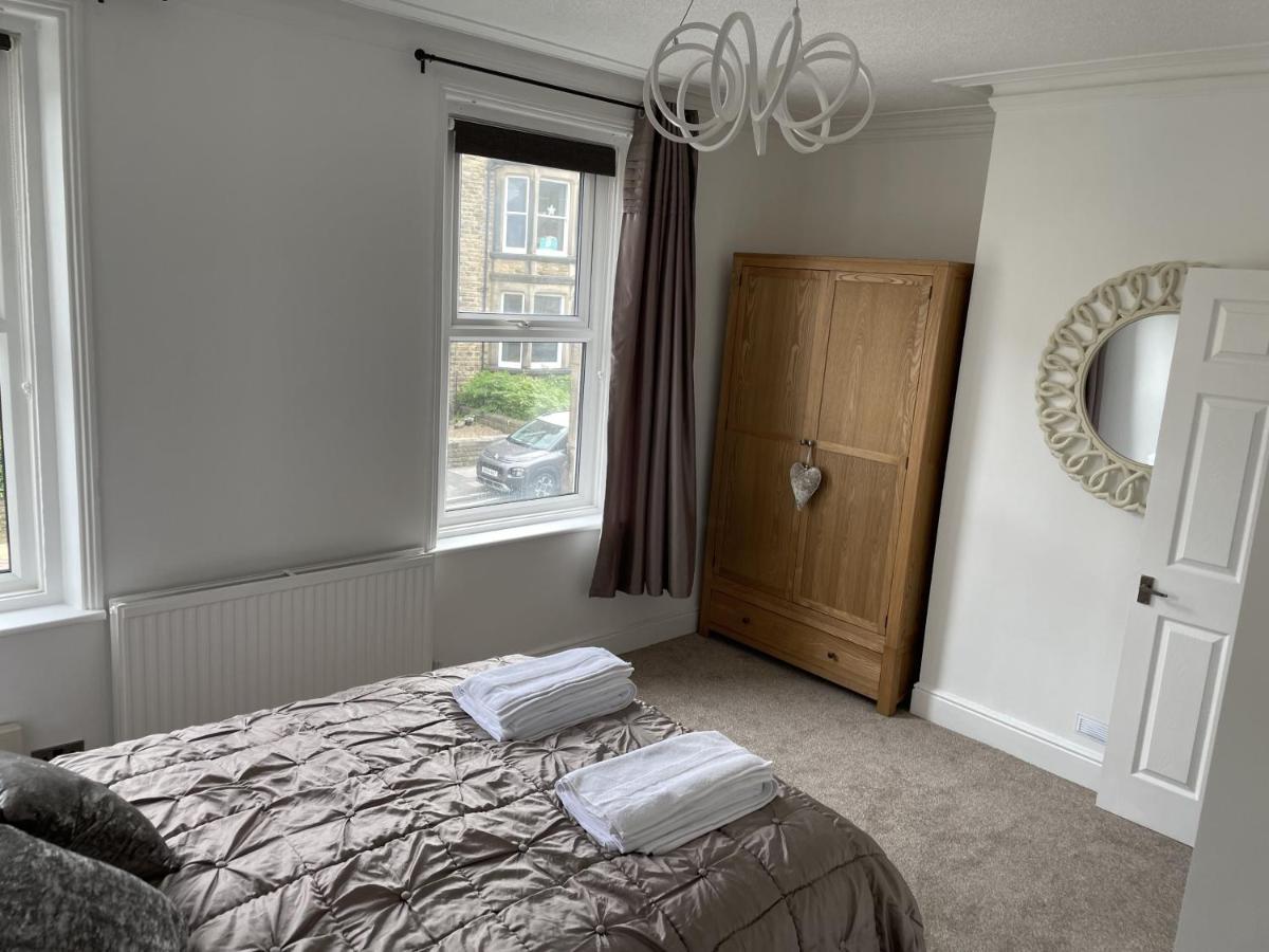 4 Bedroom House In Harrogate Town Centre Extérieur photo